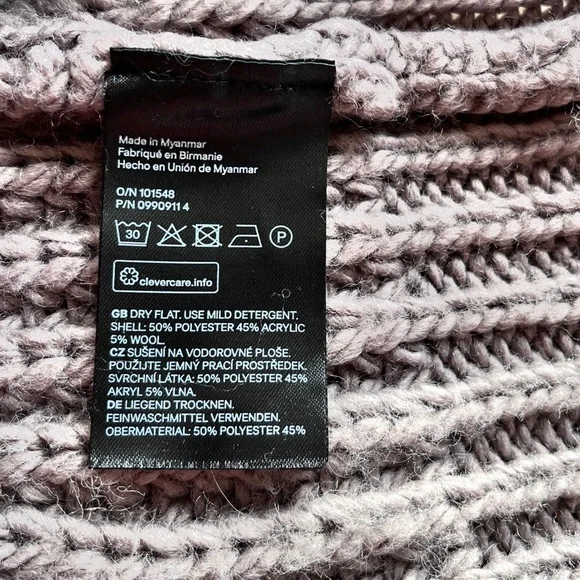 H&M Women’s Minimalist Scandi Girl Brown Turtlneck Sweater Size M - Picture 9 of 9